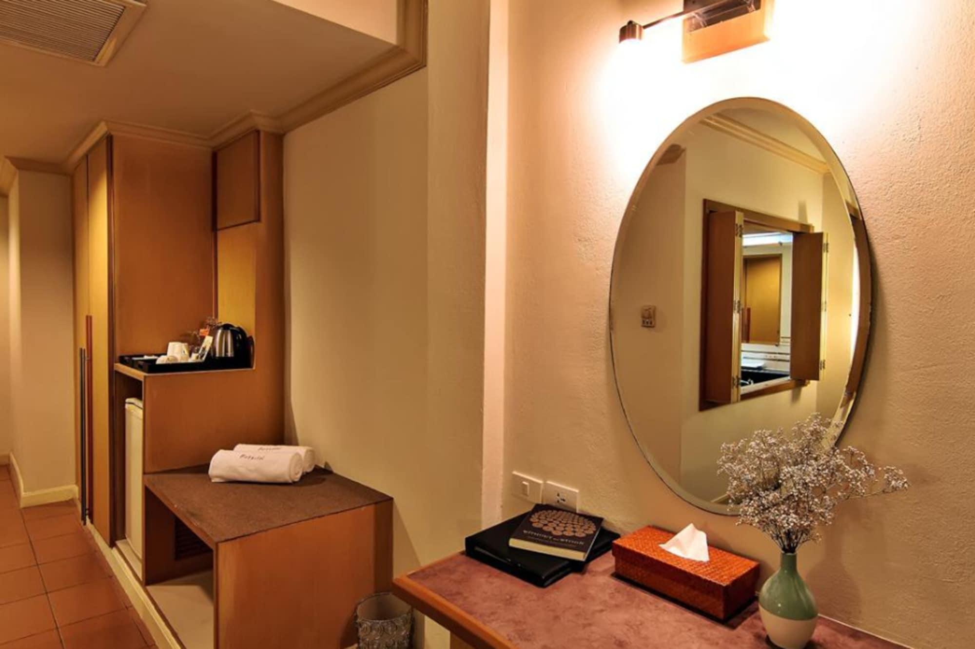 Bossotel Бангкок Екстер'єр фото