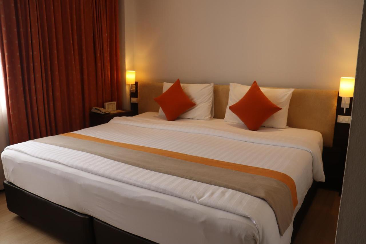 Bossotel Бангкок Екстер'єр фото